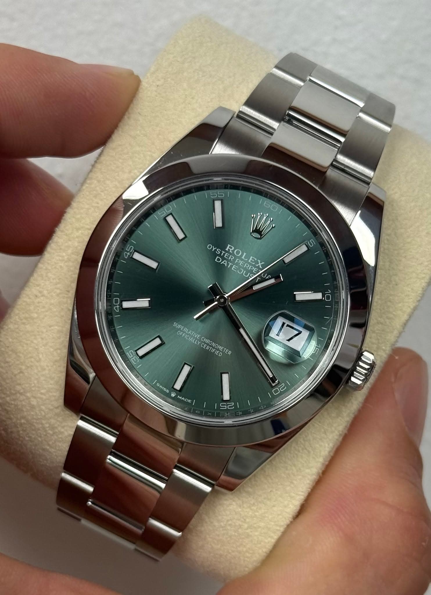 May be an image of wrist watch and text that says '55 501 Se 45 5 60 WY OYS OYSTER DAT DATEJU TERPE PEEX ROLEX RPE RPERPE EJUS PERPE EX 40 N Sn S SUPERLATIVE SUPERLATIVE OFFICIALLY…