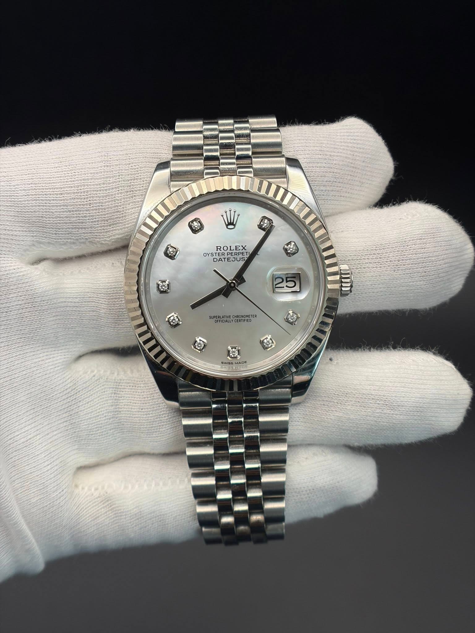May be an image of wrist watch and text that says '专 ROLEX OYST TERPERPE EROLEX OYSTERPERPET PERPET วปร DATEJUS DATE ل हर 25 ឡំ'
