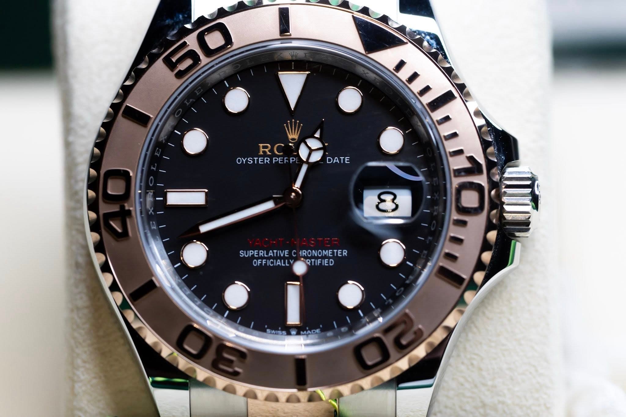 May be an image of wrist watch and text that says '50 RC RC OYSTERPEF OYSTERPEFPL._DATE DATE DA 8 SUPERLATIVE SUPERLATIVECHRONOMETER IRONOME RONOMETER TER OFFICIALL…