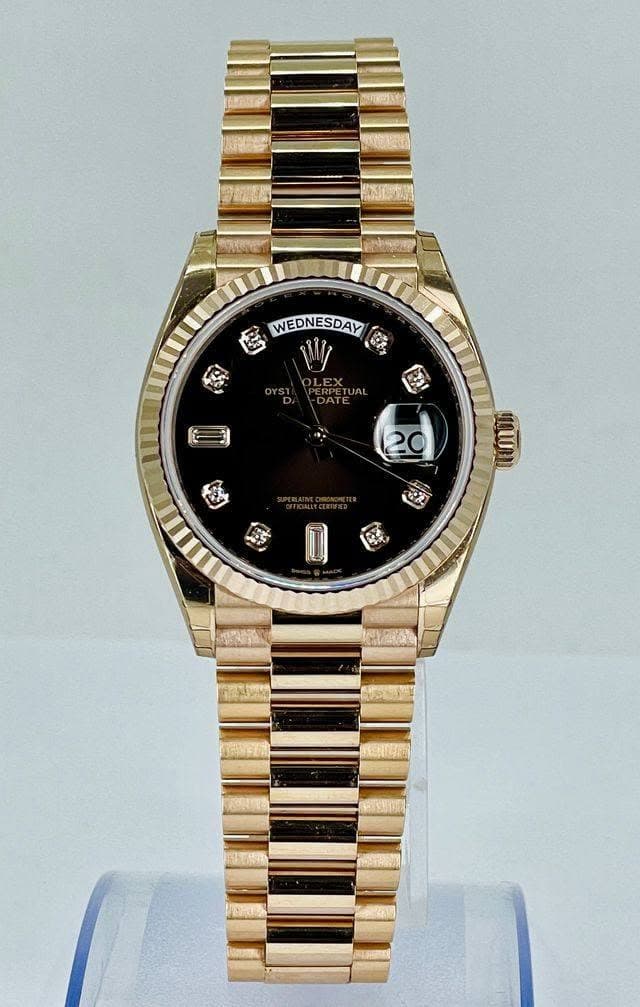 May be an image of wrist watch and text that says 'WEDNESDAY W OLEX ញា 二 पরা ហរយ'