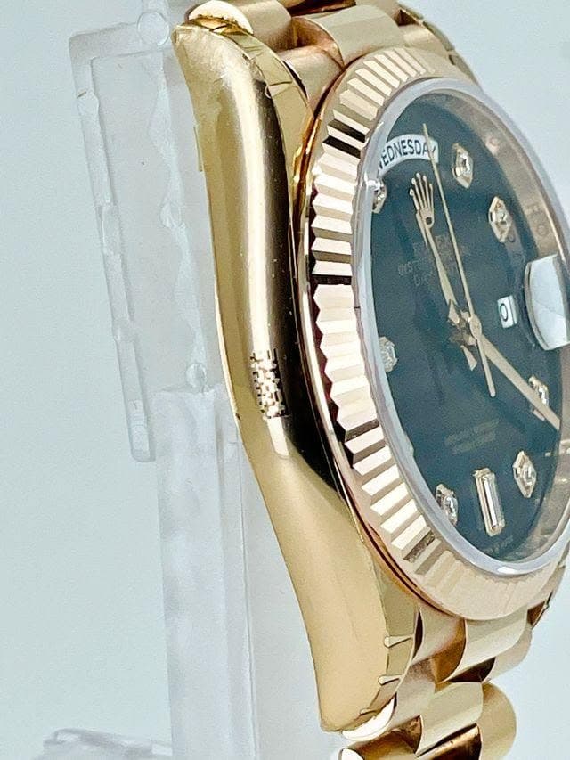 May be an image of wrist watch and text that says 'EDNESDA NESDA'