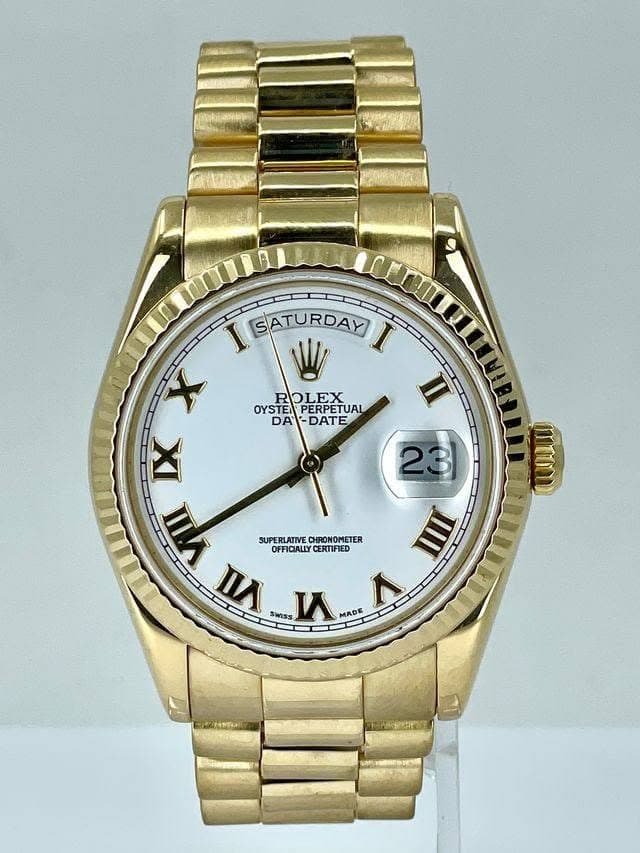 May be an image of wrist watch and text that says 'ROLEX OLFX OYSTEIPERPETUAL OYSTEI PERPETUAL DA-DATE DA DATI 2 23 m I SATURDAY SATURDAY I X IX yW V III SUPERLATIVE…
