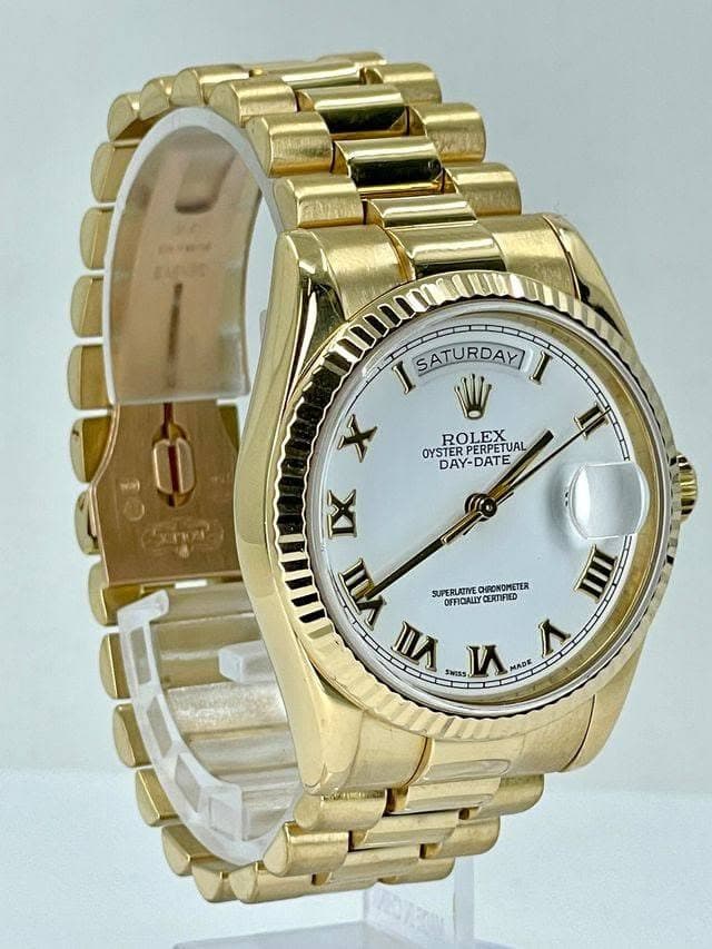 May be an image of jewelry, digital watch and text that says 'wa) Sraes SATURDAY I W X ROLEX ROLEXUAL STERPERPETUA RPETUAL OYSTER DAY-DATE DAY- IX VAII SUPERLATIE CHRONOMETER…