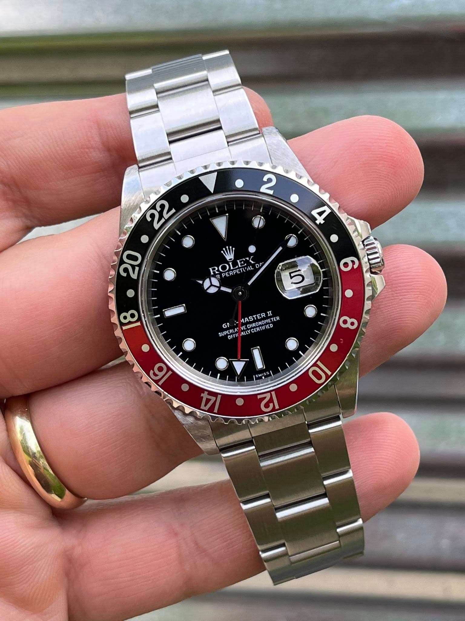 May be an image of wrist watch and text that says '2 4 22 VVA 20 • ROLE ROLE D 6 5 18 MASTER VECHRONOMETE TE GF M GI MLYCERT CCIROWOMET 8 6 O 4 10 • 12'