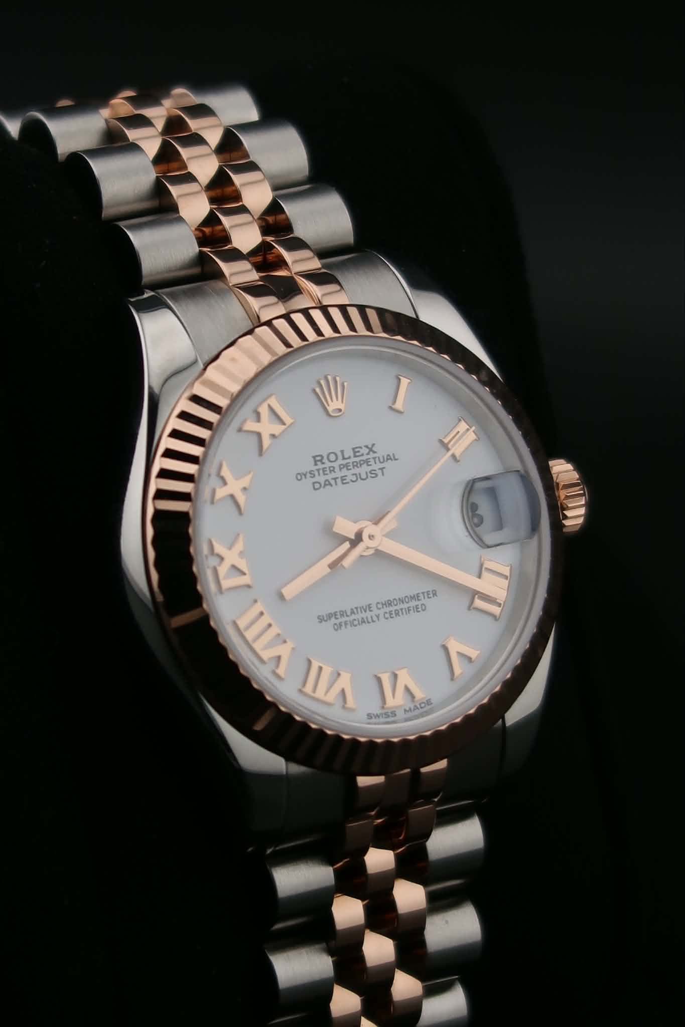 May be an image of wrist watch and text that says 'XI ROLRPETUAL JUST I X DYSTERP ROLEX PERPETUAL II OYS OYSTER DATEJUST DAT 31 MDA ANUIDD IX ミ VAIII SUPERLATIVE OFFICIALLY…