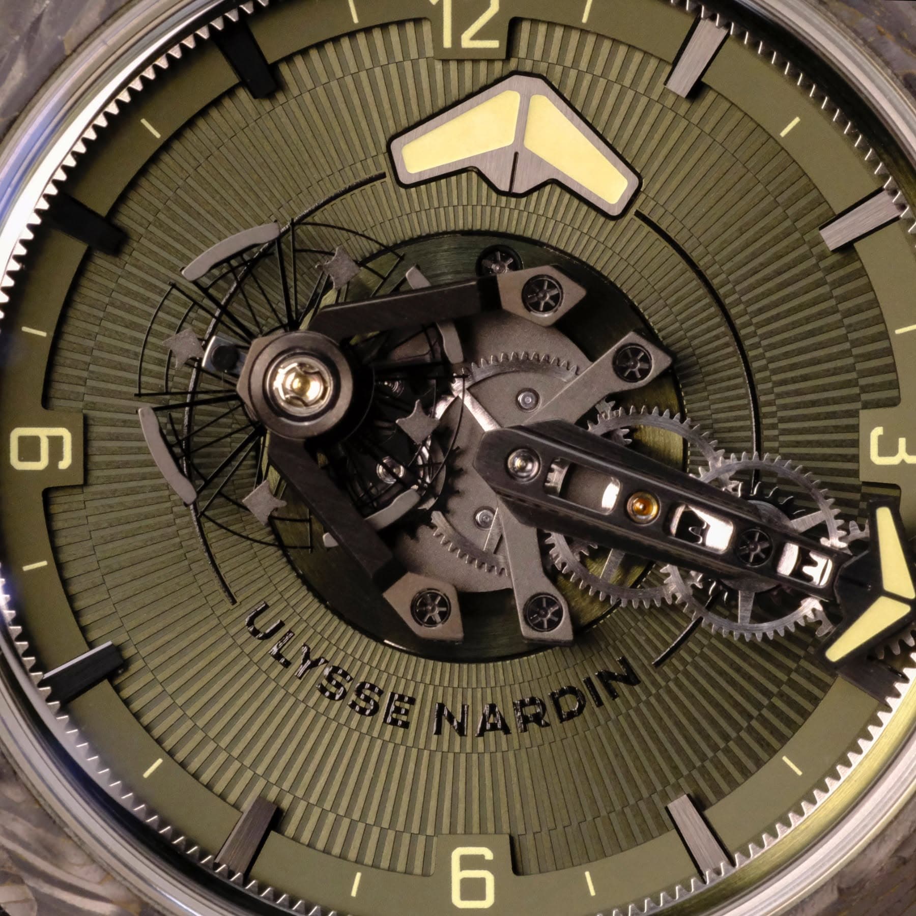 May be an image of wrist watch and text that says '12 တ ব c እኑል 리 6'
