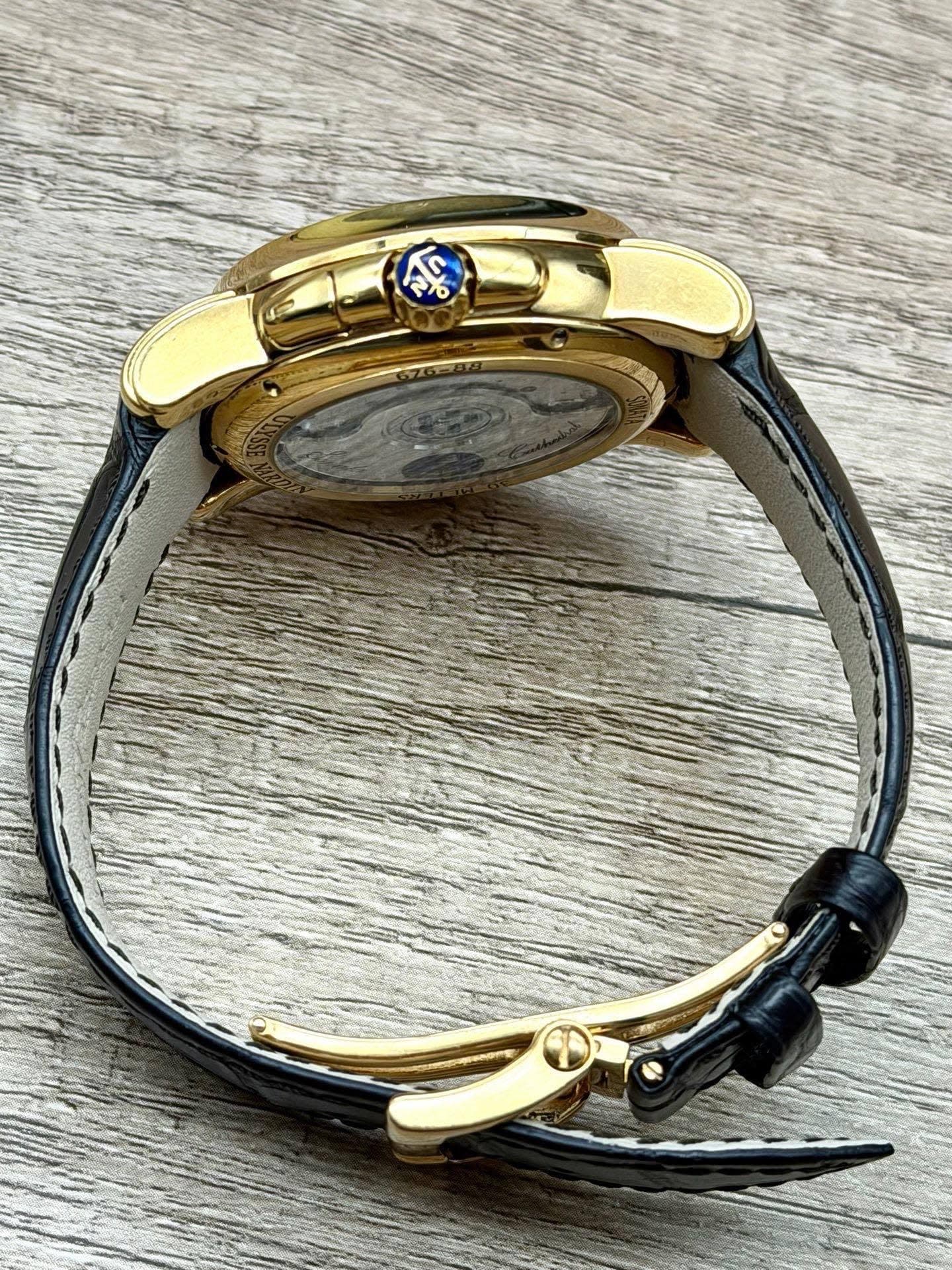 May be an image of wrist watch, ring and text that says 'Sto S 210 SY M'