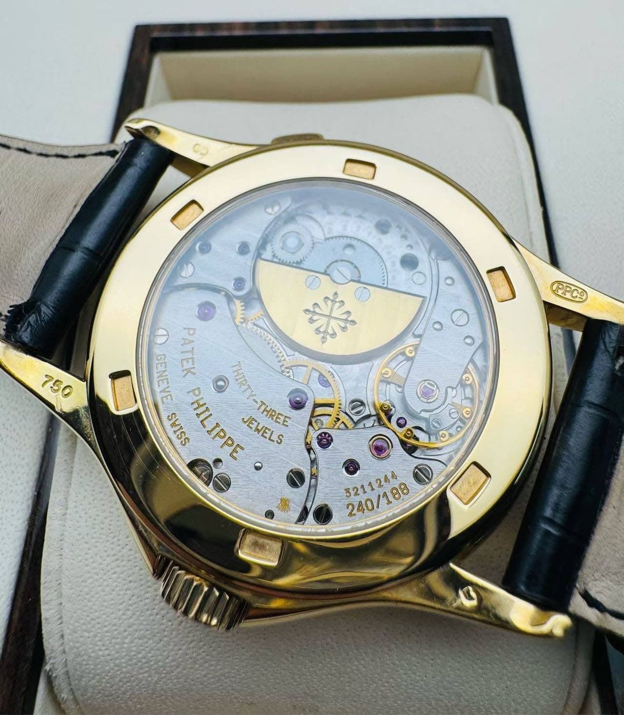 May be an image of wrist watch and text that says '750 PPC9 ያራቴ X GENEVE GENEVE PATEK O SVISS HILIPPE THIRTY-THREE THIRTS JEWELS THREE /188 በልል'
