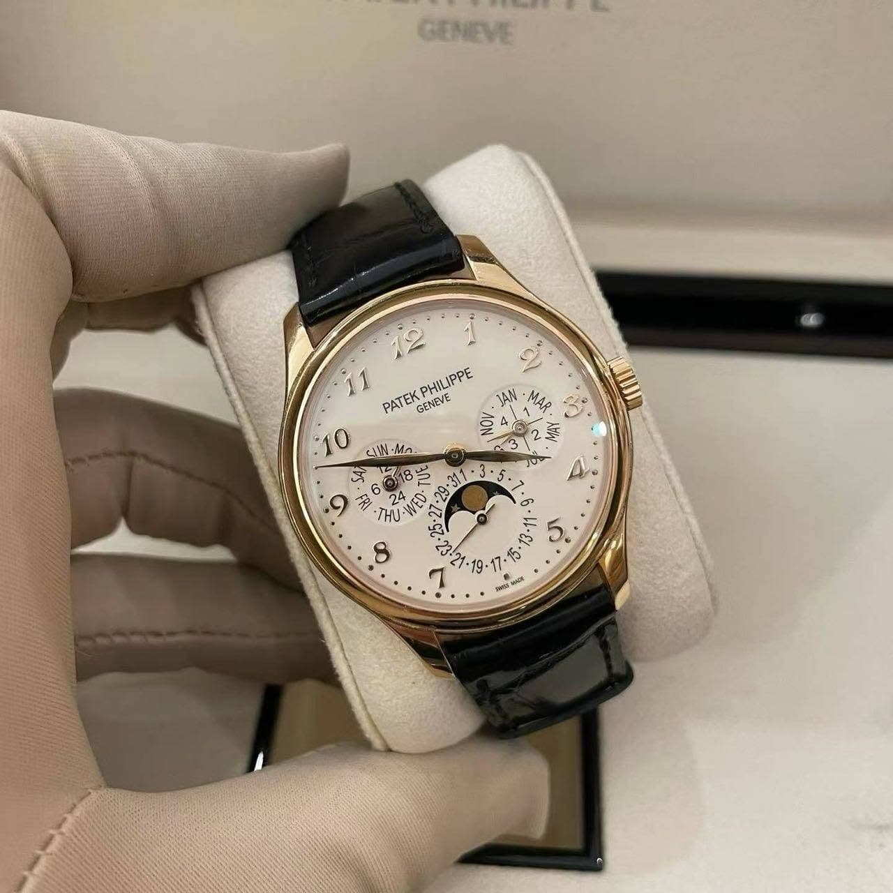 May be an image of wrist watch and text that says 'GENEVE 1 PHILIPPE PATEK GENEVE 0 3W W-M Mn ైథా 황 7บ VED 61.29 A. 9 8 ااا .ذ Ssc'