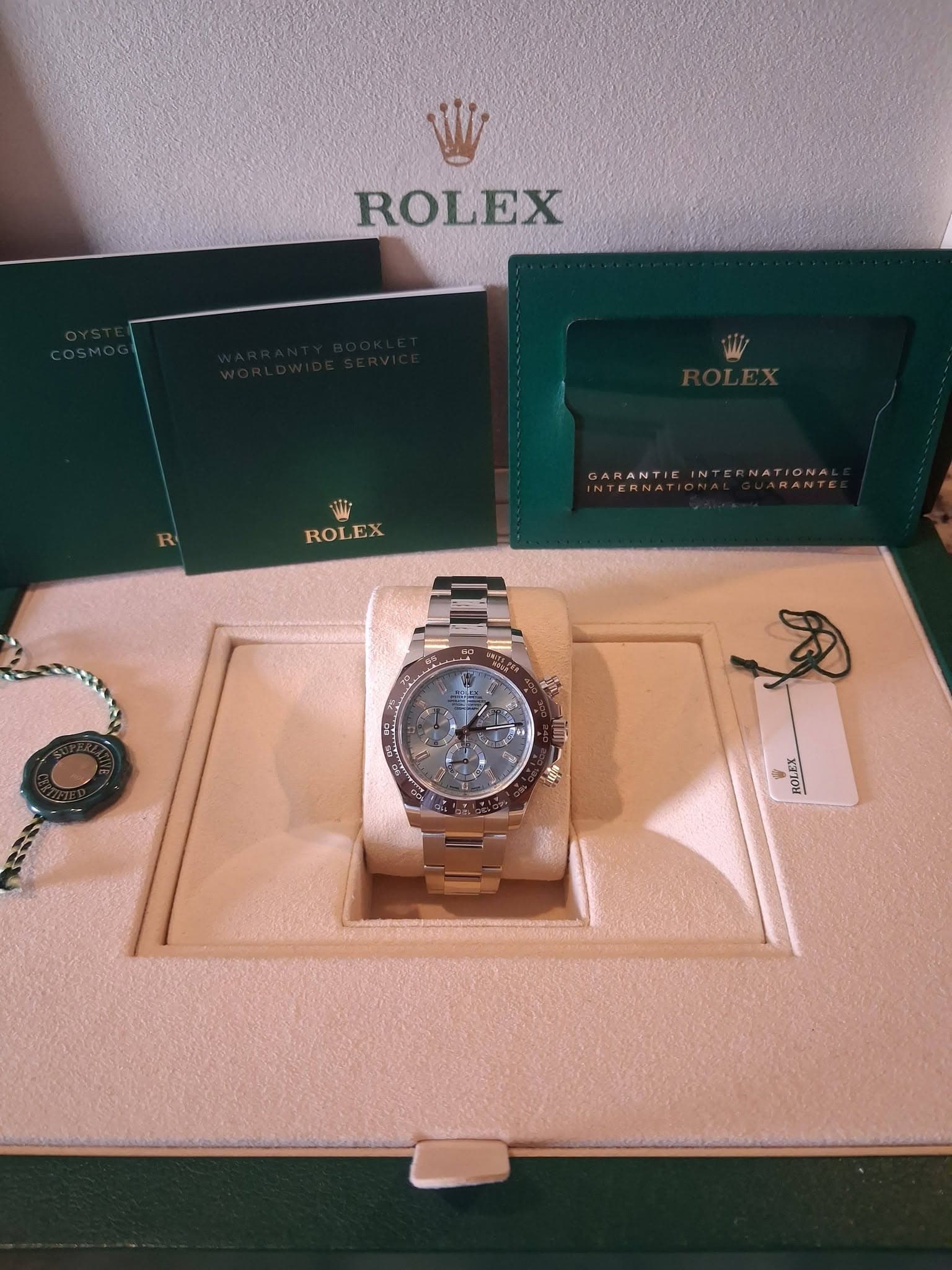 May be an image of wrist watch and text that says 'ROLEX Vi ROLEX EX ROL GARANTICIN GARANTIEINT GAMANTIEINTERNATIONA N FNATIONA A BOLEX ROLEX'