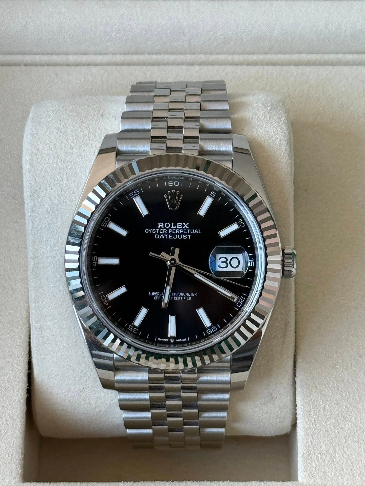 May be an image of wrist watch and text that says '601 ROLEX EX OYS DATEJUSTUAL DAT DATEJUST ERPERPETU TU JAL 30 ហ 5 TU'