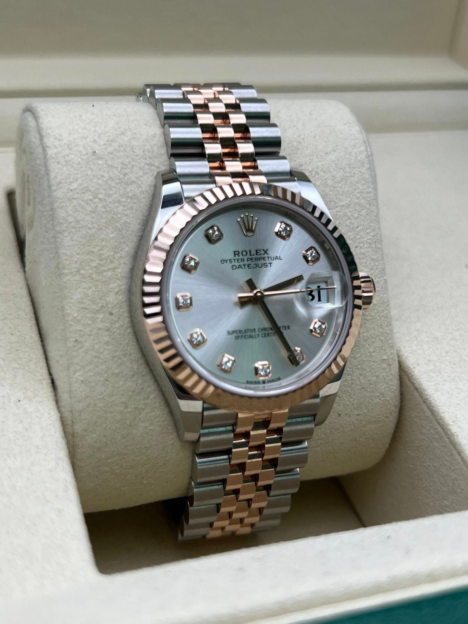 May be an image of wrist watch and text that says 'ROLEX OYSTERPE OLIA YSTERTEJUST ETUAL OYSTE DAT 5 IIMI 11'