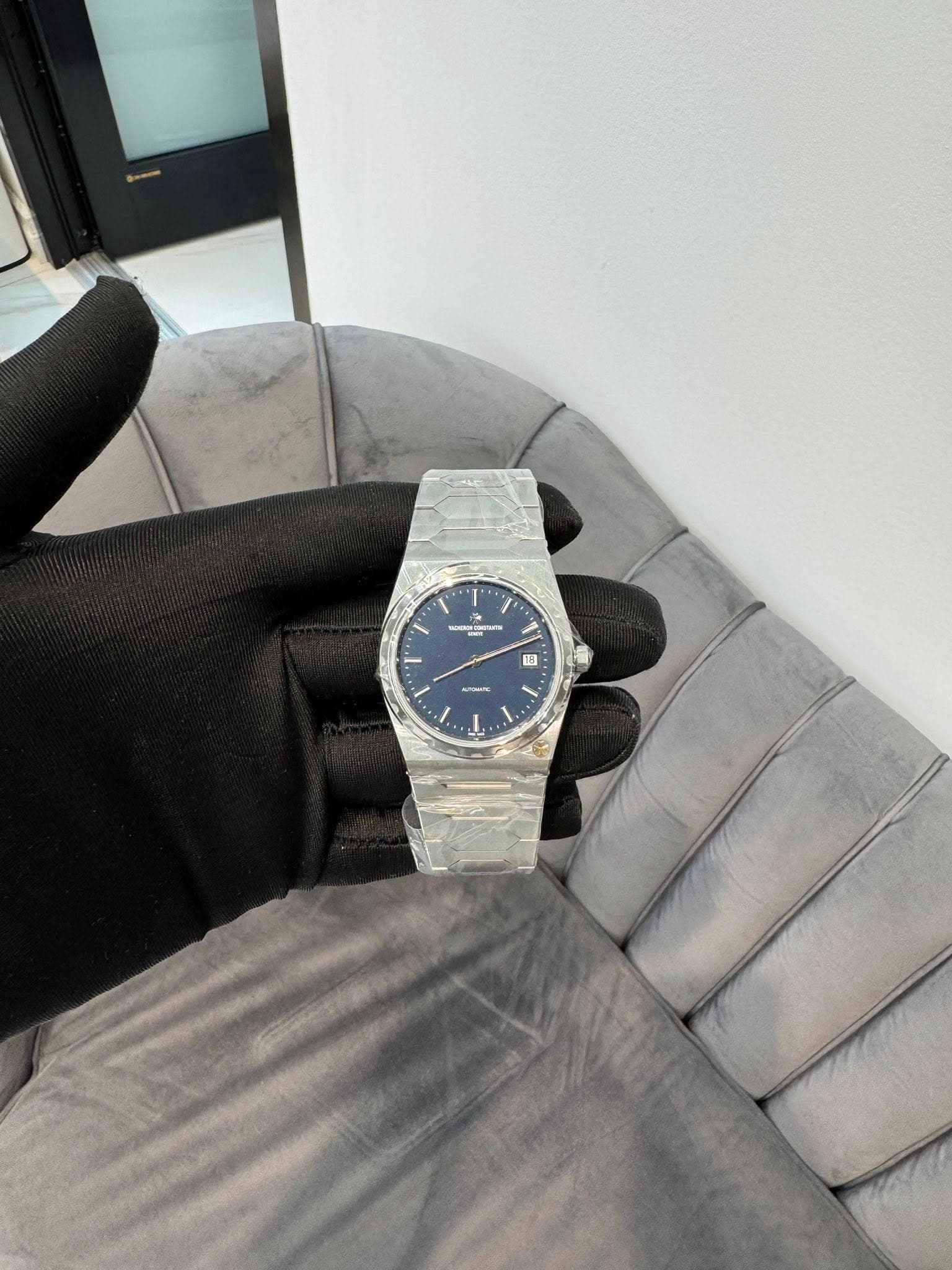 May be an image of wrist watch and text that says '۱ I / P E T ٠ H'