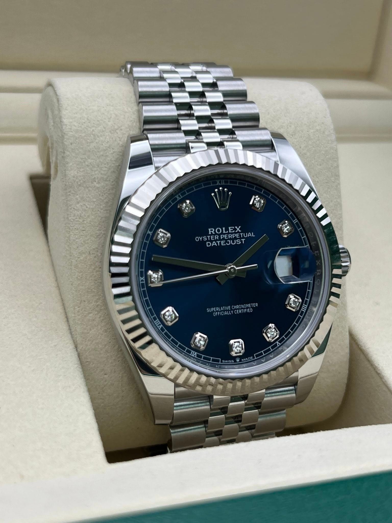 May be an image of wrist watch and text that says 'ROLEX YSTERPERPETUAL ROLEXTUAL RPERPETUAL DATEJUST জর ฮ้ III'