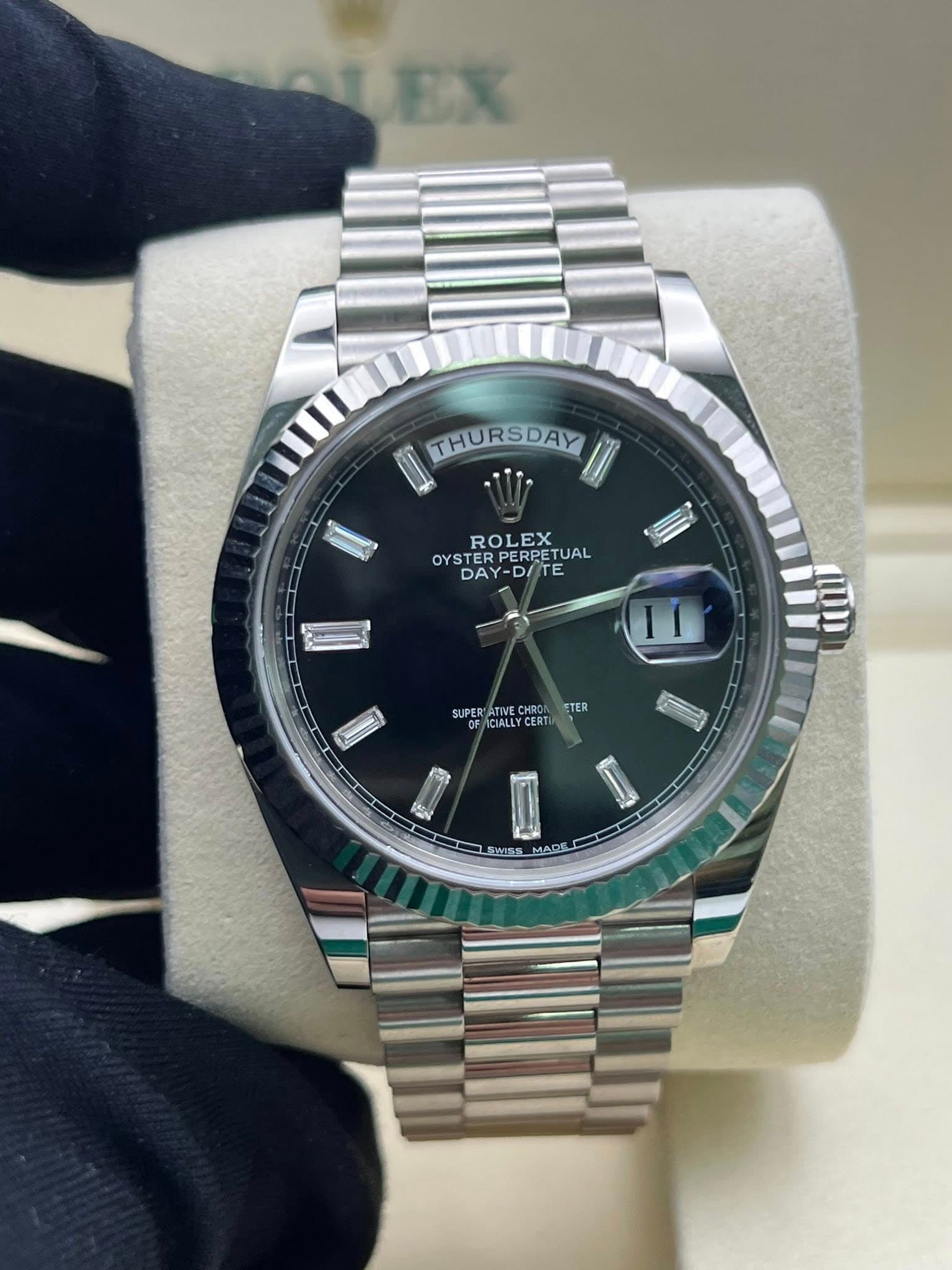 May be an image of wrist watch and text that says 'II THURSDAY THURS RSDAY ROLEX OY OYSTER RPERPE TERPERPETUAL OYSTERPERRETUAL TUAL PERPETUAL DAY-D/TE E DAY- DA DIA I1 C SUPER…