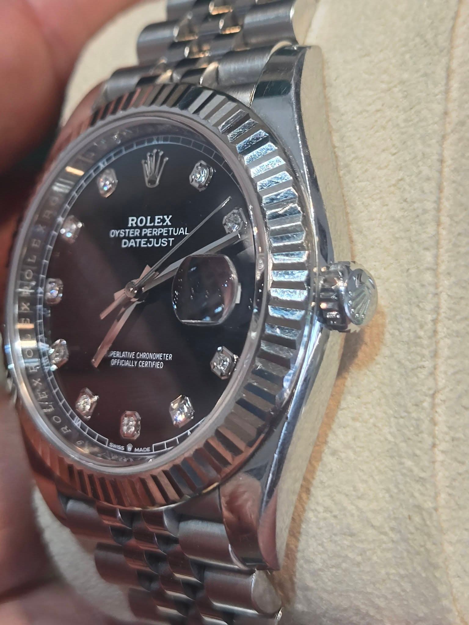 May be an image of wrist watch and text that says 'ብከያመንል ROLEX OYSTER PERPETUAL TUAL DATEJUST お民 PERLATIVE CHRONOMETE PERLATINECHRONOMETER TER OFFICIALLY OFFICIALLYCERTIFIED…