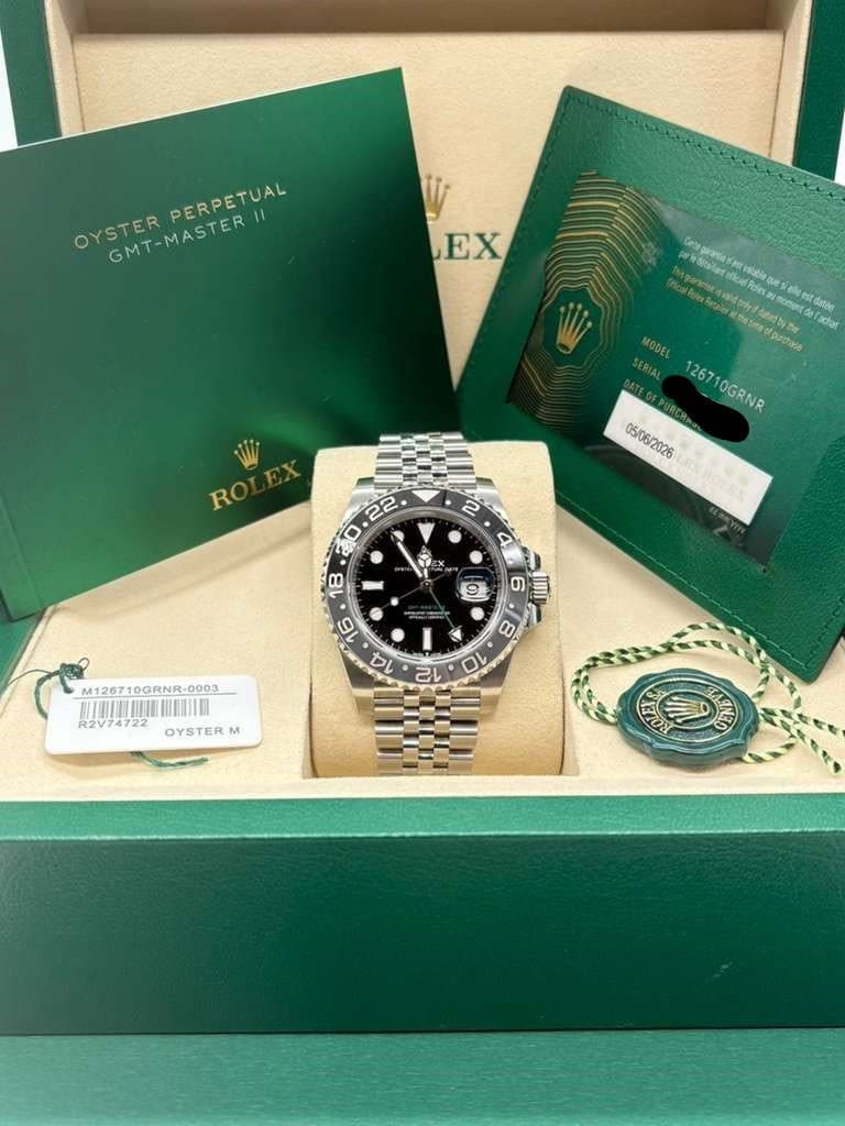 May be an image of wrist watch and text that says 'PERPETUAL OYSTER GMI-MASTER GMT-MASTER EX wedrolart dN vslable Retaleras 品社 desie Fachar MODEL dgactase 126710GRNR 26710GRNR…
