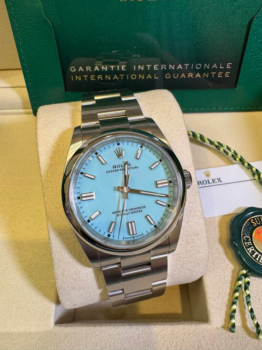 May be an image of wrist watch and text that says 'GARANTIE INTERNATIONA NTIEINTERNATIONALE ALE ONALGUARAN UARA TEE * ROL OYSTER TUAL 1 I ROLEX EX oHpeHo4eTe CRITFED ETER…