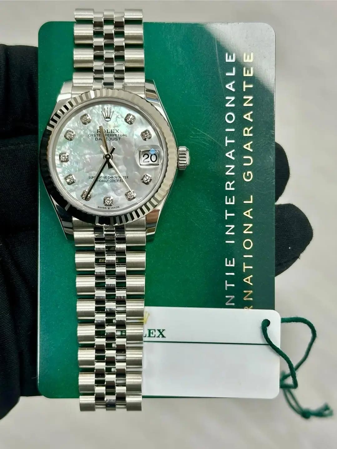 May be an image of wrist watch and text that says 'ፍና LEX PERIELUAL EPISTU UAL A DA 2ញម G SUP CALLICENTE 20 हন C1 SWnS MADE II INTERNATIONALE INTERNA NTIE INTERNATIONALE GUARANTEE…