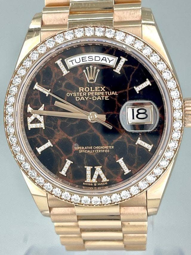 May be an image of wrist watch and text that says '知 α L 0 重 TUESDAYII கதி் TUESDAY ররল্ছা ARSNG ROLEX OYSTERPERPETUAL OYSTER PERPETUAL DA DAY-DATE 18 33 A Paed SUPERLA SUPERLATIVE…