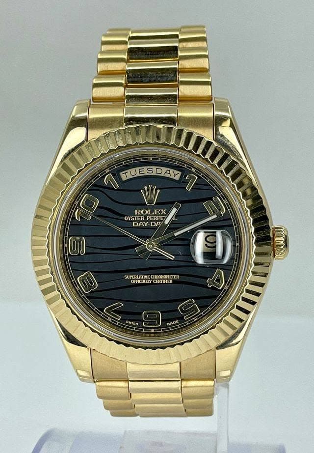 May be an image of wrist watch and text that says 'ROLEX ROI EX OYSTER OYSTERPERPE DA DA PERPE DAY-D 五 1 TUESDAY 夏 1 10 E 01 8 8 L SWISS SUPERLATIVECINOHONETER SUPER SUPERLANYE…