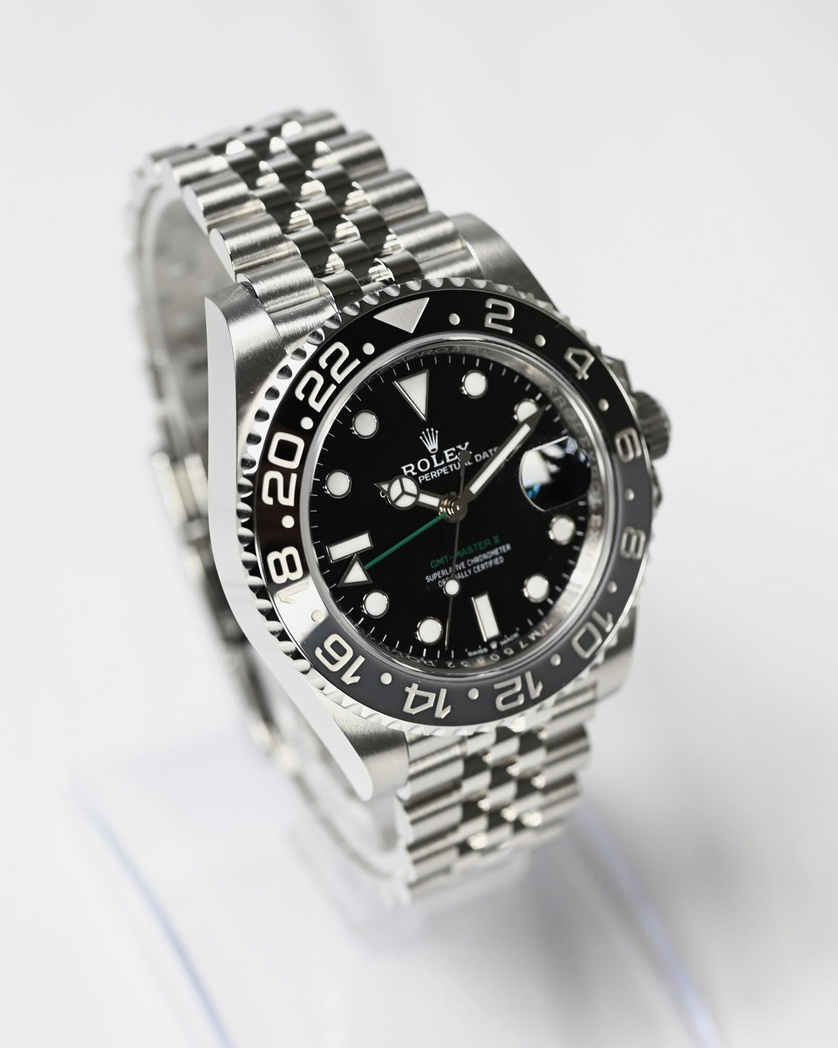 May be an image of wrist watch and text that says '2 해사탕 22 20 4 E T - DAT RO ROLE PERPETU Σαπη PERPE L พนู่ง 8 E 8 16 T A '