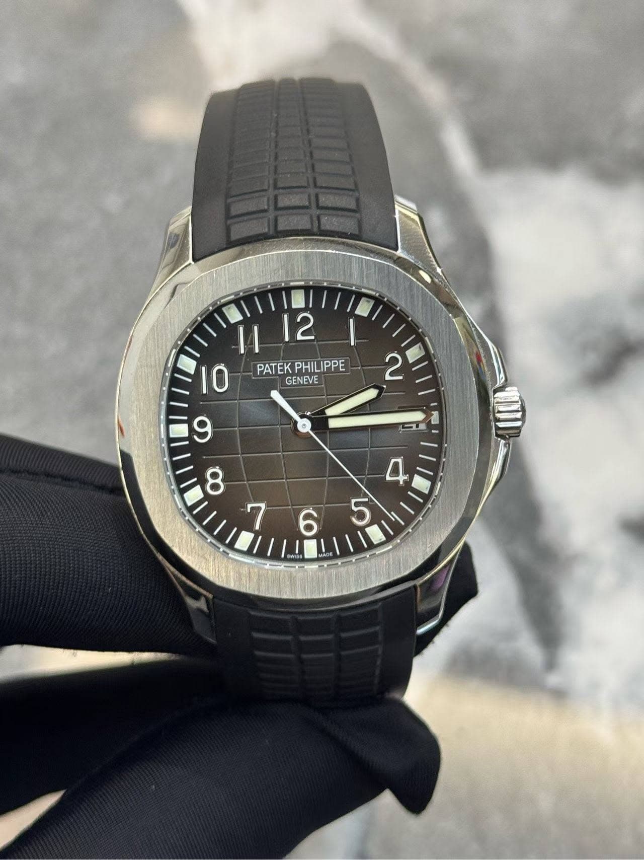 May be an image of digital watch and text that says 'II 12 ۱ 0 PATEK PATEKPHILIPPE PHILIPPE GENEVE 2 9 بر 4 5 ထ ما 6 印外國牛'