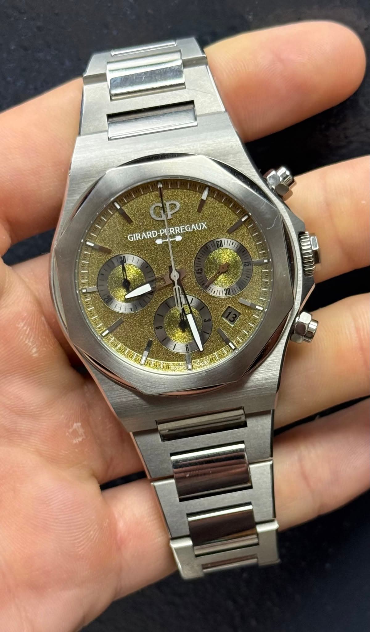 May be an image of wrist watch and text that says 'GP GIRARD-PI.RREGAUX 0li0 GIRARD PERREO PERREGAUX eT11 CH 04414 ΑT'
