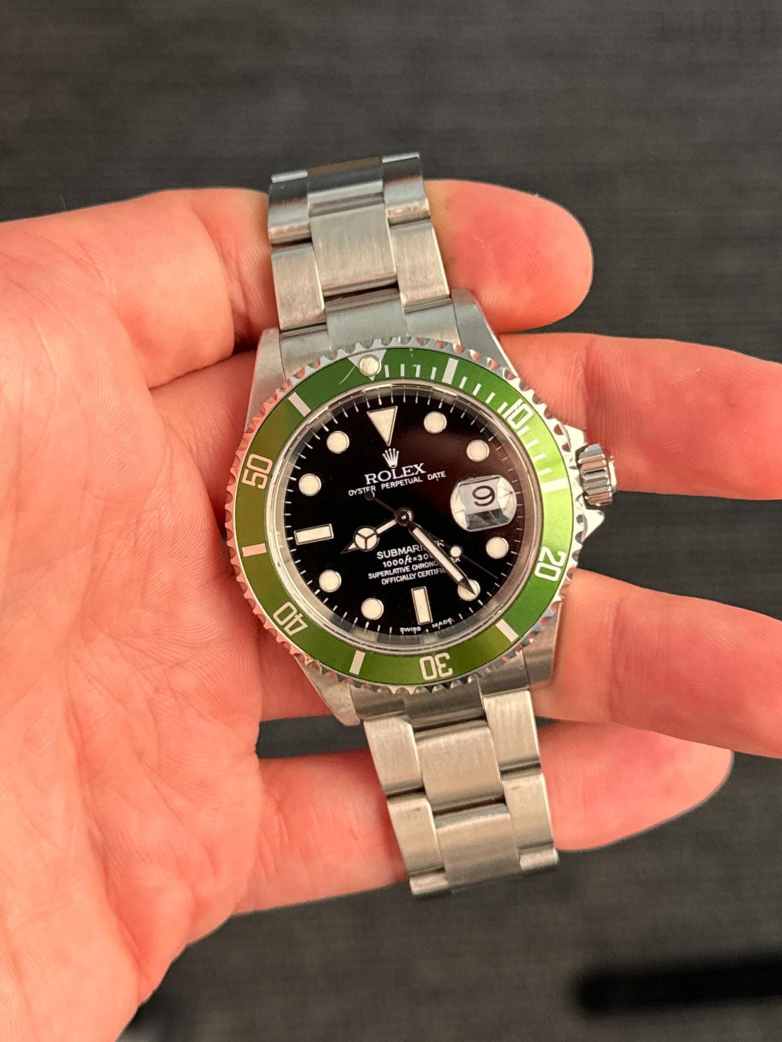 May be an image of wrist watch and text that says '10 50 ROLEX TUA RO LEX фATe DATE OYSTR PLAA 成ちる 9 SUBMAH 1000/tx CALEYO NT OFFICIALEY 20 AO ልጣች か 30'
