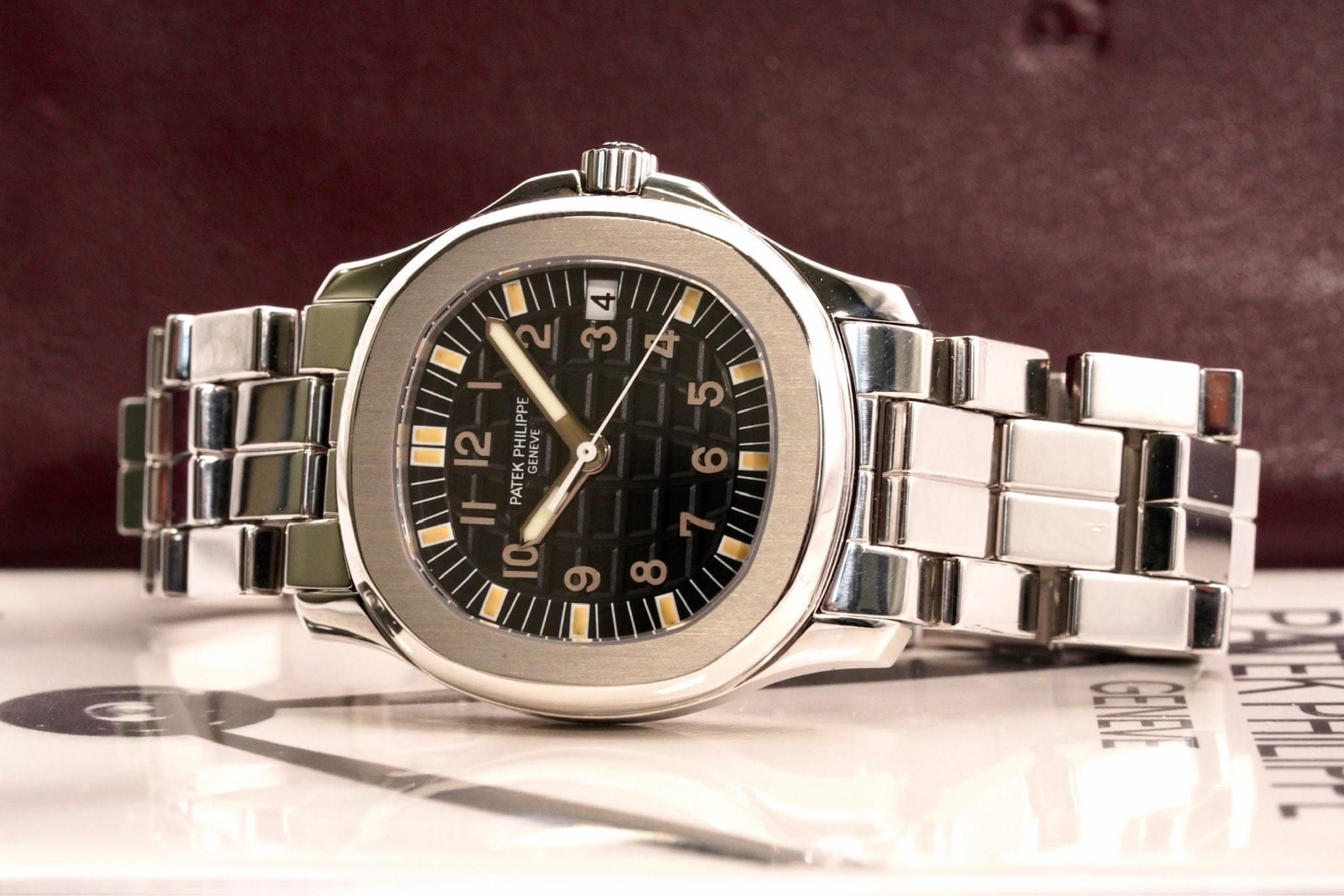 May be an image of wrist watch and text that says '٧ ሞ 34 4 ब X 5 IPPE 2 GENET GE PATE It O و'