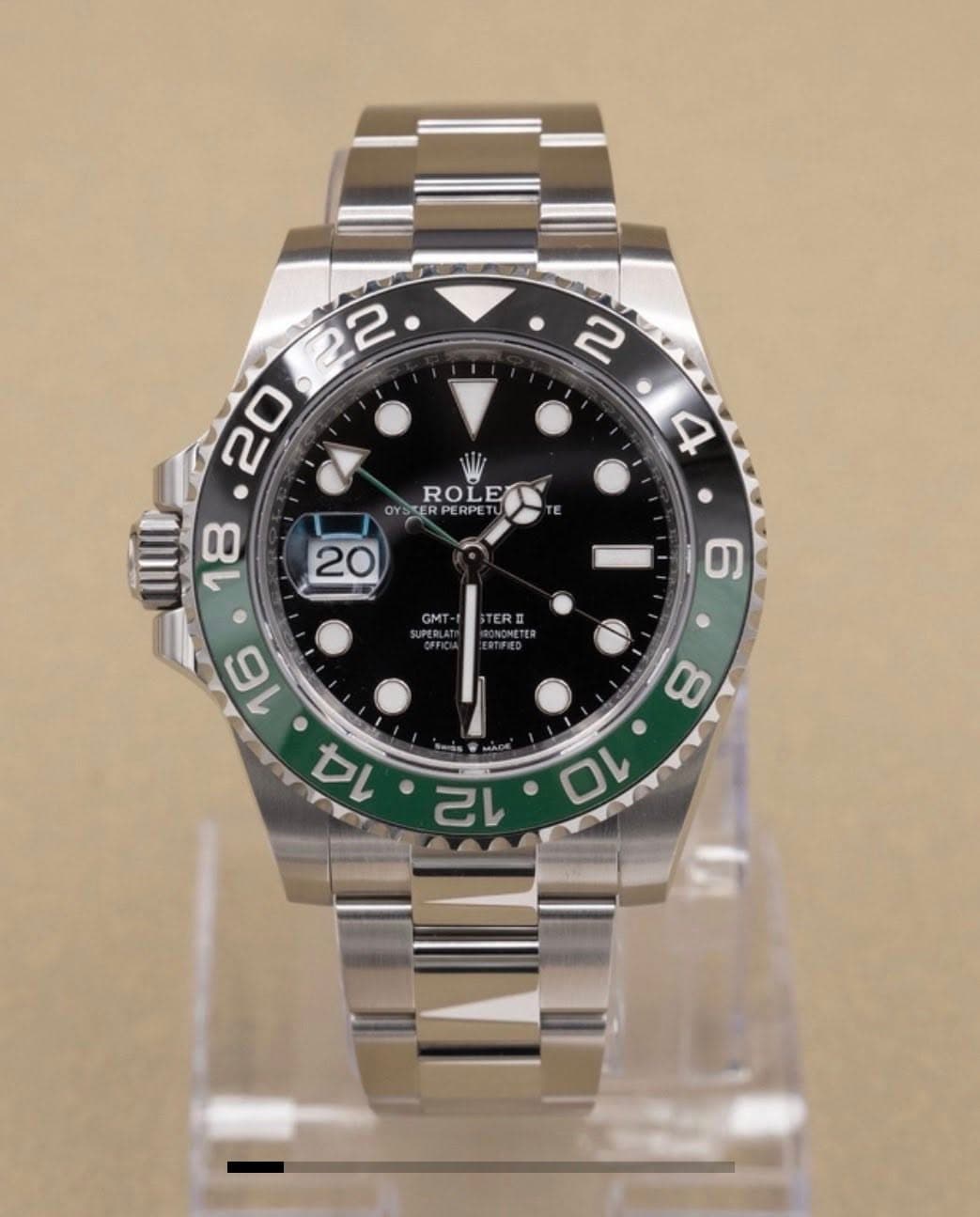 May be an image of wrist watch and text that says '2 ROLE ROLET E PERPET AIIII GMT ERI 6 MADE 家 '