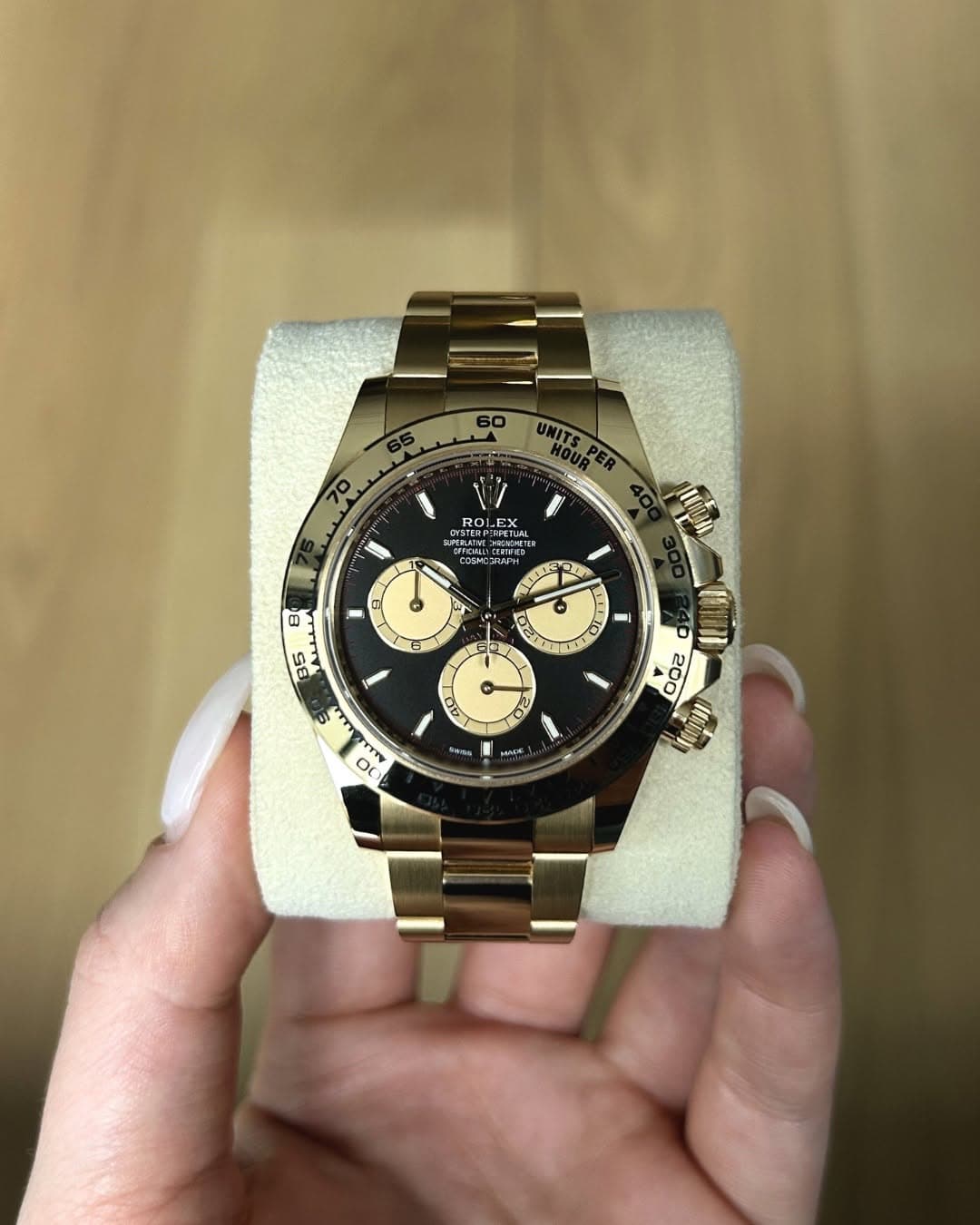 May be an image of wrist watch and text that says '60 70 UNITSPER ROLEX EX CIOM NOHETER ዘደዎት 8 uyên 5 35 I1 0ን I 1 E ce - + a AO D II O 200 / 2 2 Sero 0 C தததி'
