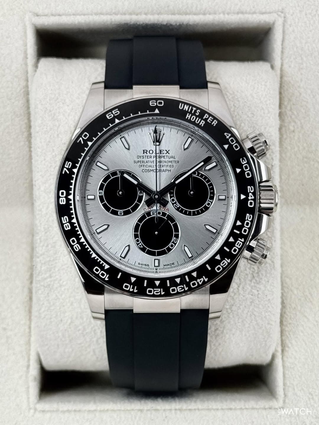 May be an image of wrist watch and text that says ' ROLLEX LEX OYSTER 0 SUPERLATNVE HRONOMETER RONOMETER ARRETES PETUAL ERE OFFICIALL COSMO COSMOGRAP AAPH መ 80 (e (လ NA e 1 y 6…