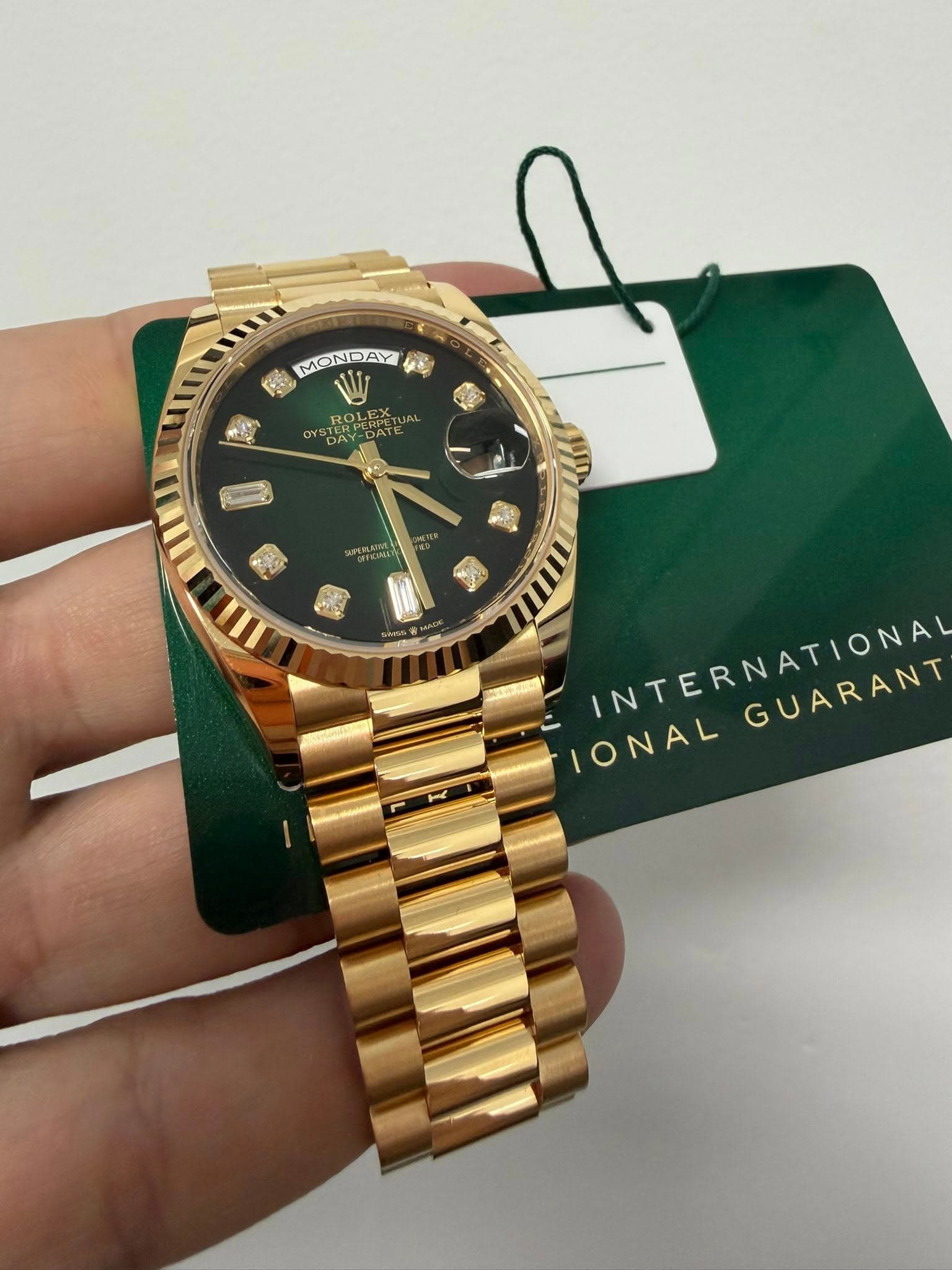 May be an image of wrist watch and text that says 'MONDAY MON ROLE RO 福 Im INTERNATIONA INTERNATIONA! GUARANT GUARANT IONAL'
