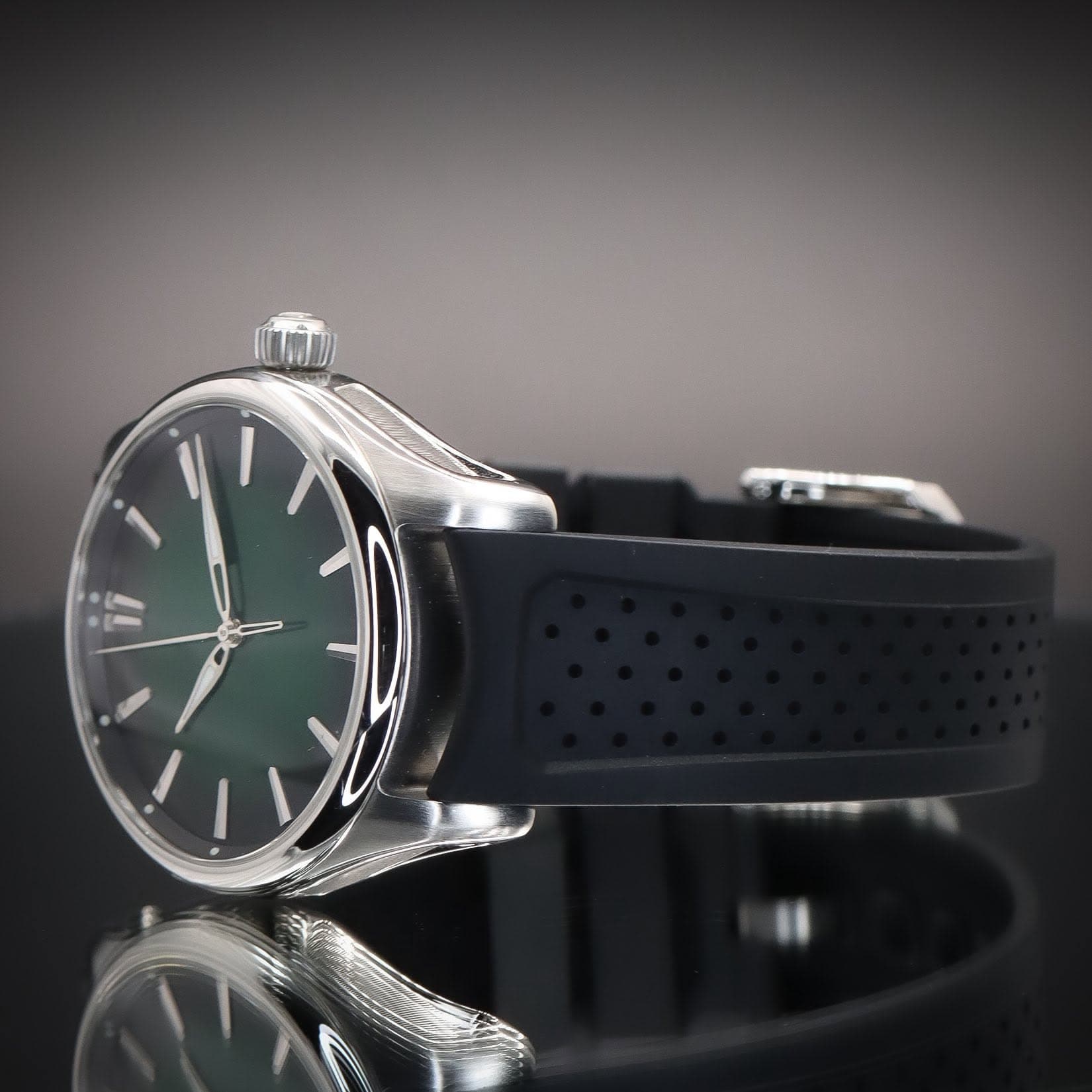 H. Moser & Cie. Streamliner and 1 more, photo 3