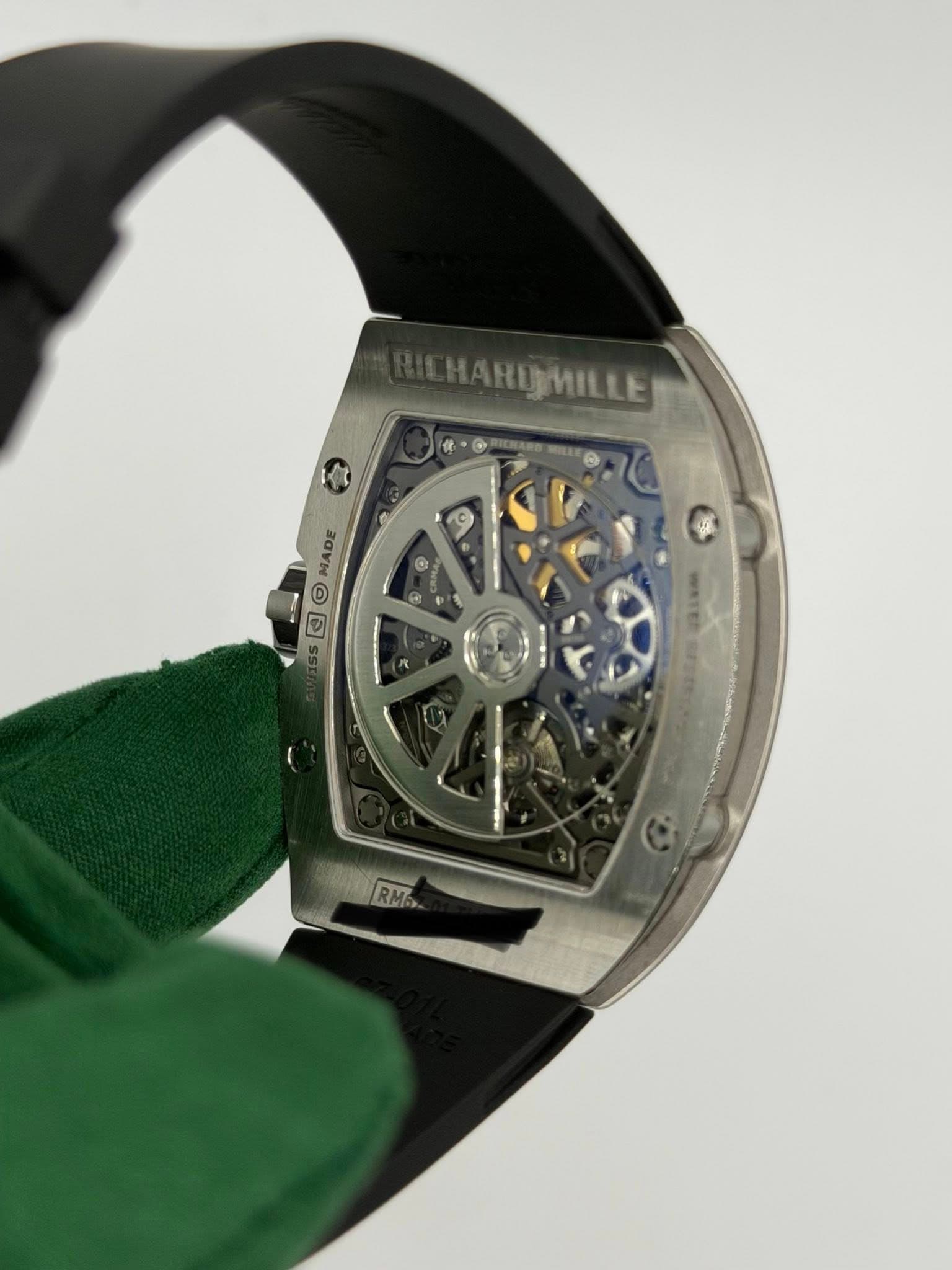 May be an image of wrist watch and text that says 'HANUMILLE UIMILLE ው MADE O e RM RM'