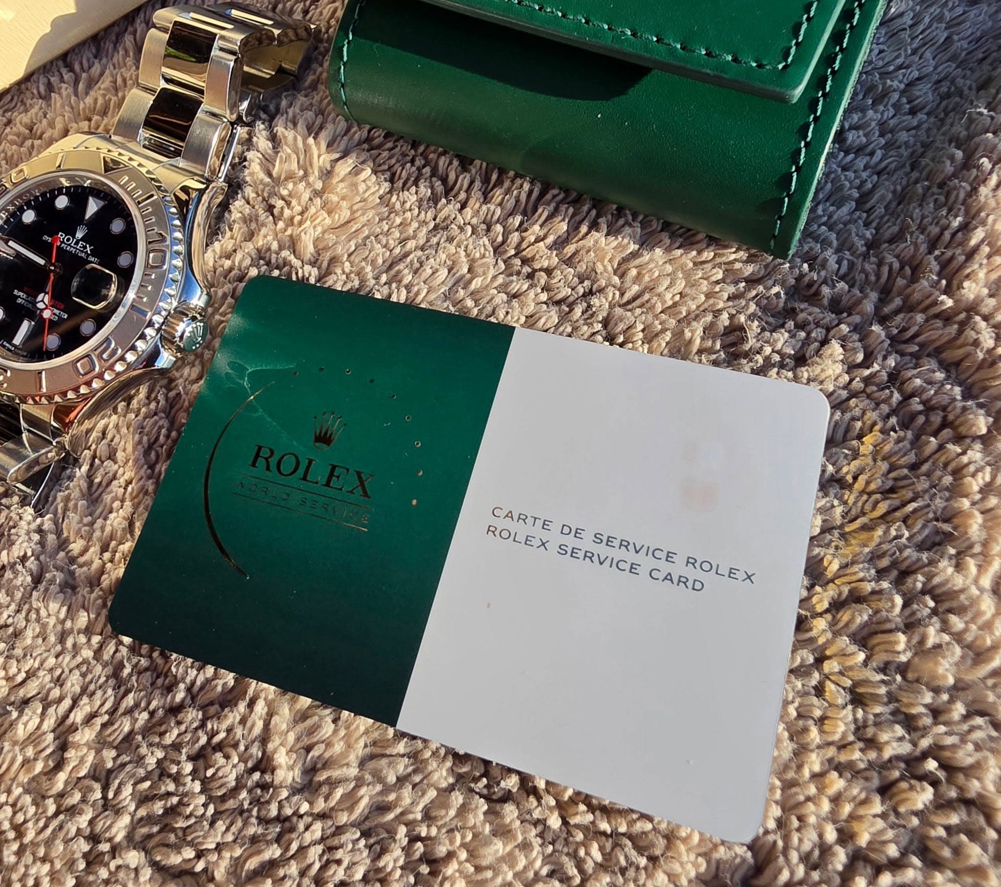 May be an image of leather wallet, wrist watch and text that says 'ROLE 02 CARTE DE ROLEX SERVICE SERVICE CARD ROLEBECVCROLEX ROLEX ROLE>'