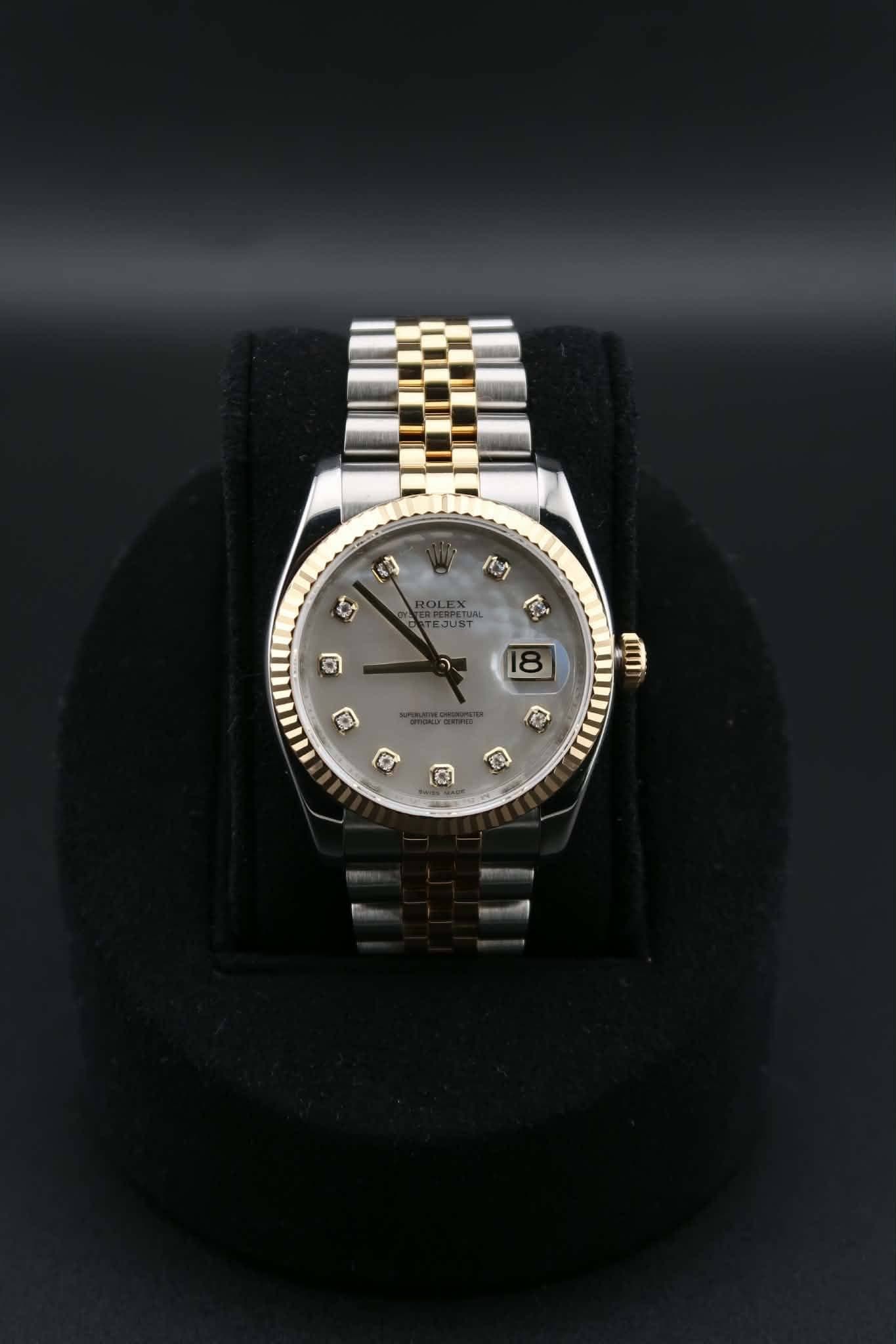 May be an image of wrist watch and text that says 'ก De ሺ 「た TEJUST 6 18 C A a'