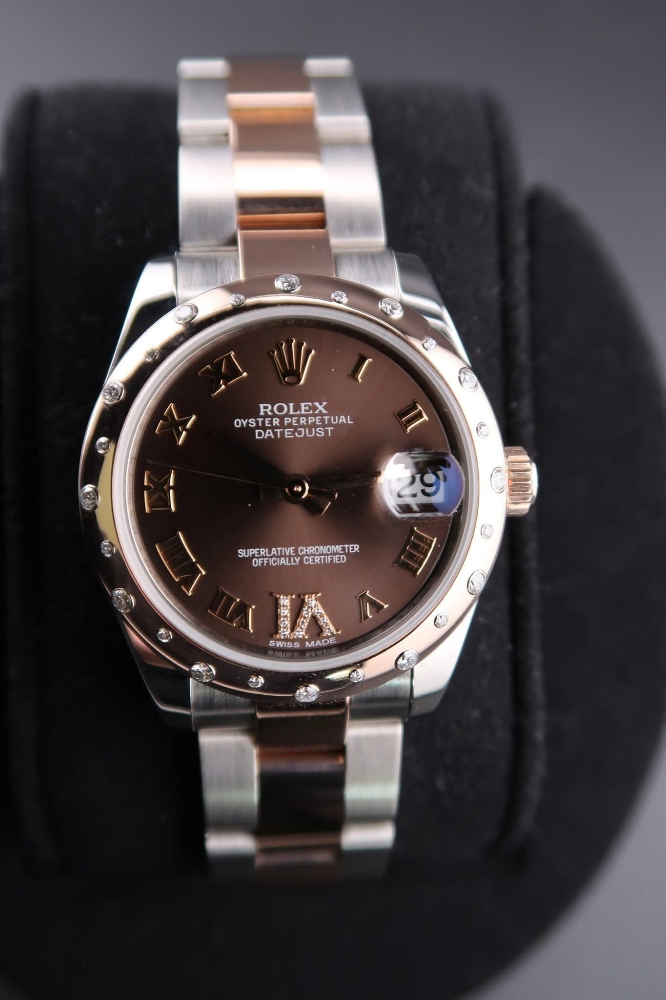 May be an image of wrist watch and text that says 'Vit ROLEX OYSTER RPERPETUAL PETUAL DATEJUST & 9 SUPERLATIVE SUPERLATIVE.CHRONOWETER ED CHRONOMETER OFFICIALLY CERTIFIE G IIA I…