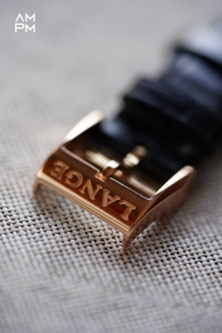 May be an image of wrist watch and text that says 'ЛM PM'