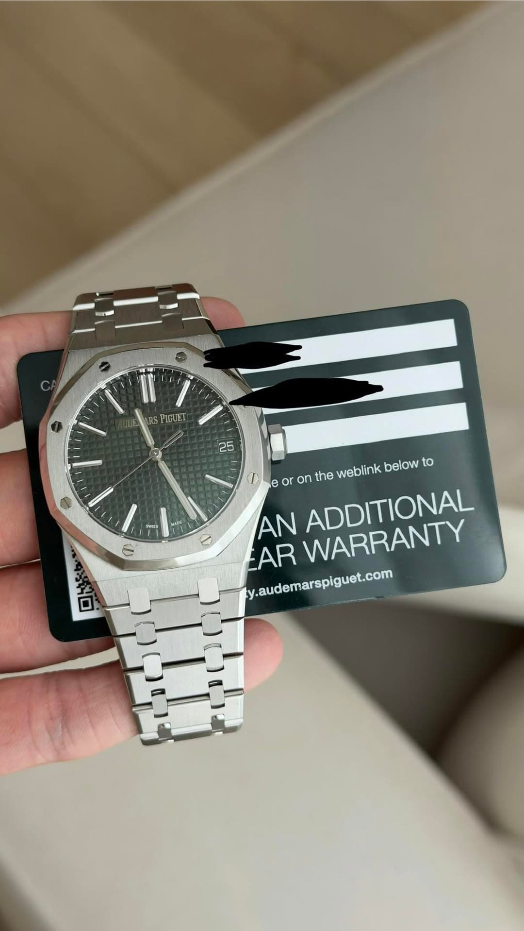 May be an image of wrist watch and text that says 'LIP F ARS PLGUET 25 I SHES MIB 80 or on the weblink below to AN ADDITIONAL EAR WARRANTY y.audemarspiguet.com 0口'