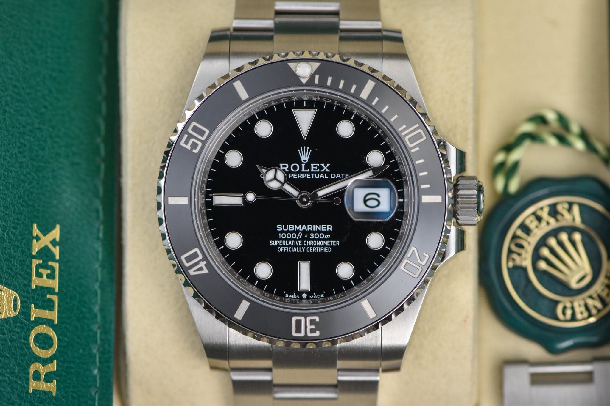 May be an image of wrist watch and text that says '50 ROLEX PERPET PERPETUALDATE TUAL DAT 10 6 SUBMARINER 1000ft 1000/1.300m 300T SUPERLATIVE CHRONOMETER OFFICIALLY…