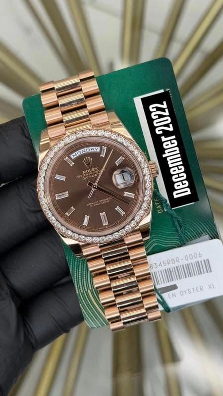 May be an image of wrist watch and text that says 'MONDAY ROL И U ነ 2022 December DA = ្ន 8345RBR- 8345RBR EN OYSTER XL'