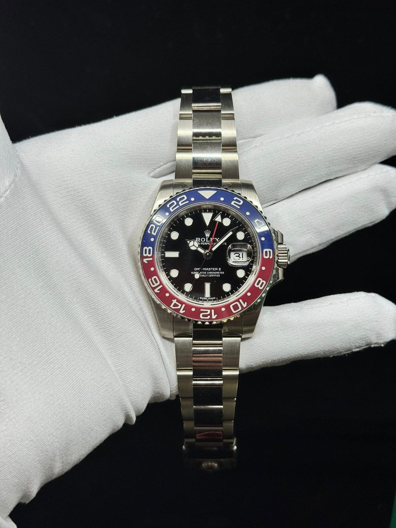 May be an image of wrist watch and text that says ' ROL ۲ 3 QM MASTERS ร G 6 TI '