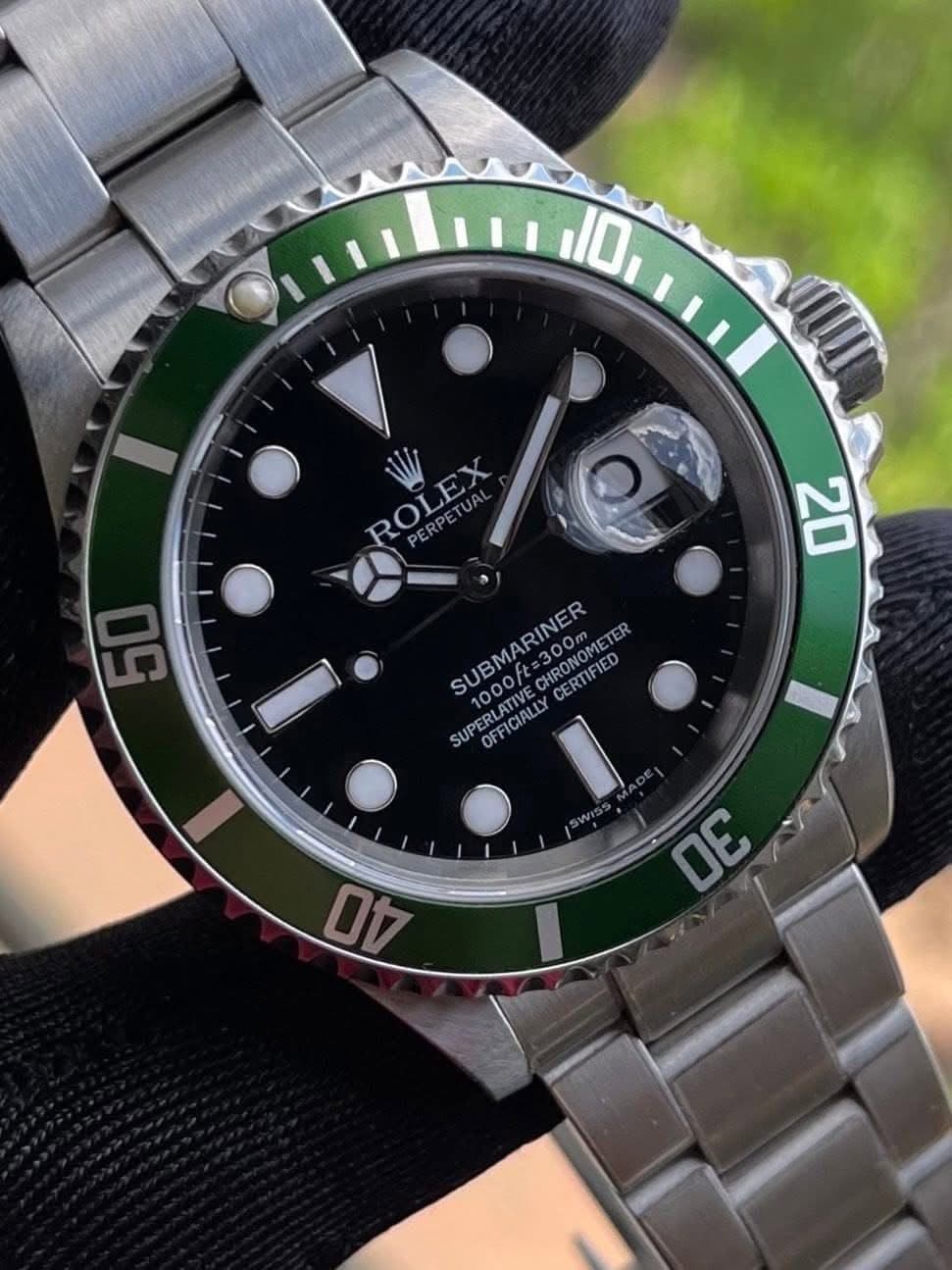 May be an image of wrist watch and text that says 'ו1 ጣ 20 09 ROLEX ROLEX PERPSTUAL LOLEY SUPERLATIVECHRONOMETER SUDMANIE SUBMARINER 000ft=300m 00/ ভ CHRONOME CHRONOMET 300..…