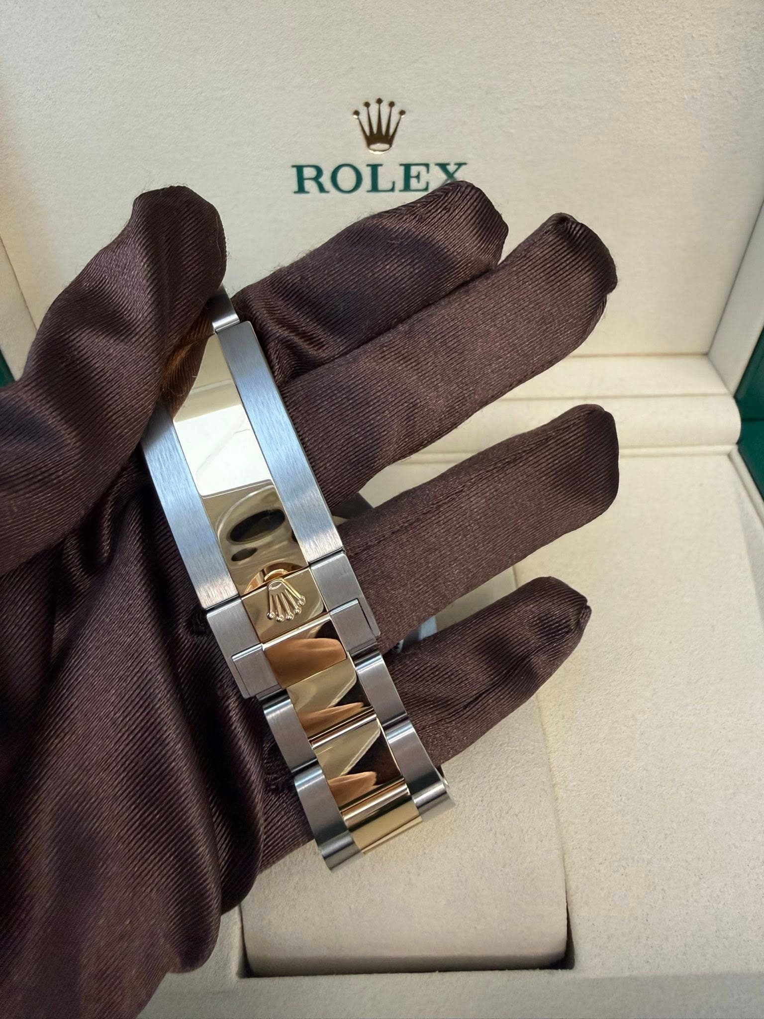 May be an image of wrist watch and text that says 'ROLEY'