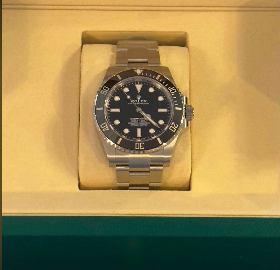May be an image of wrist watch and text that says ' ROLEX x ROLE ROL PUSHAR 40 20 OE'