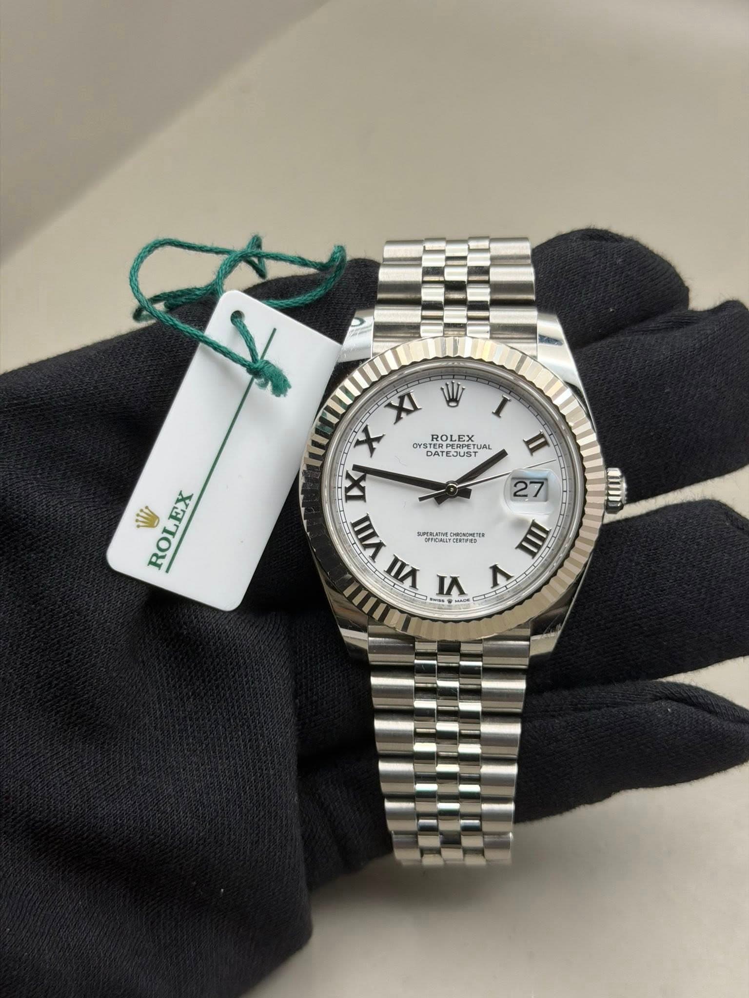 May be an image of wrist watch and text that says 'II XI W X o OVD OVETE ROLEX ERPERPETUM PETUAL .OE FUA AL DAT JUST ETUAL DATEJUST DATEJ X VIIVII VIII ONA SPRANEC g C VII VI W ROI…