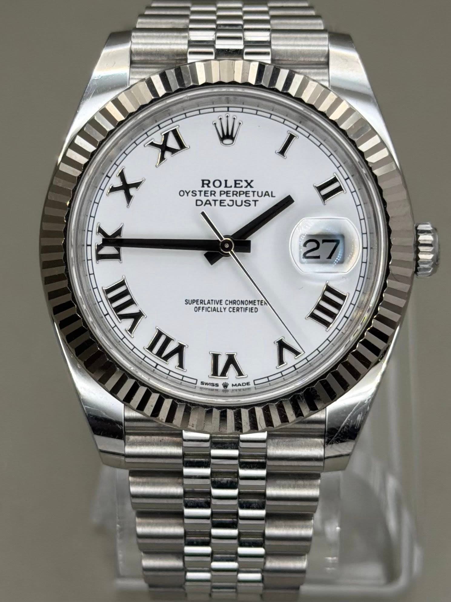 May be an image of wrist watch and text that says 'H XI X ROLEX OYSTER OYSTERPERPETUAL PERPETUAL DAT DATEJUST DK 27 味 WA SUPERLATIVE SUPERLATIVECHRONOMETER CHRONOMETE OFFICIALLY…