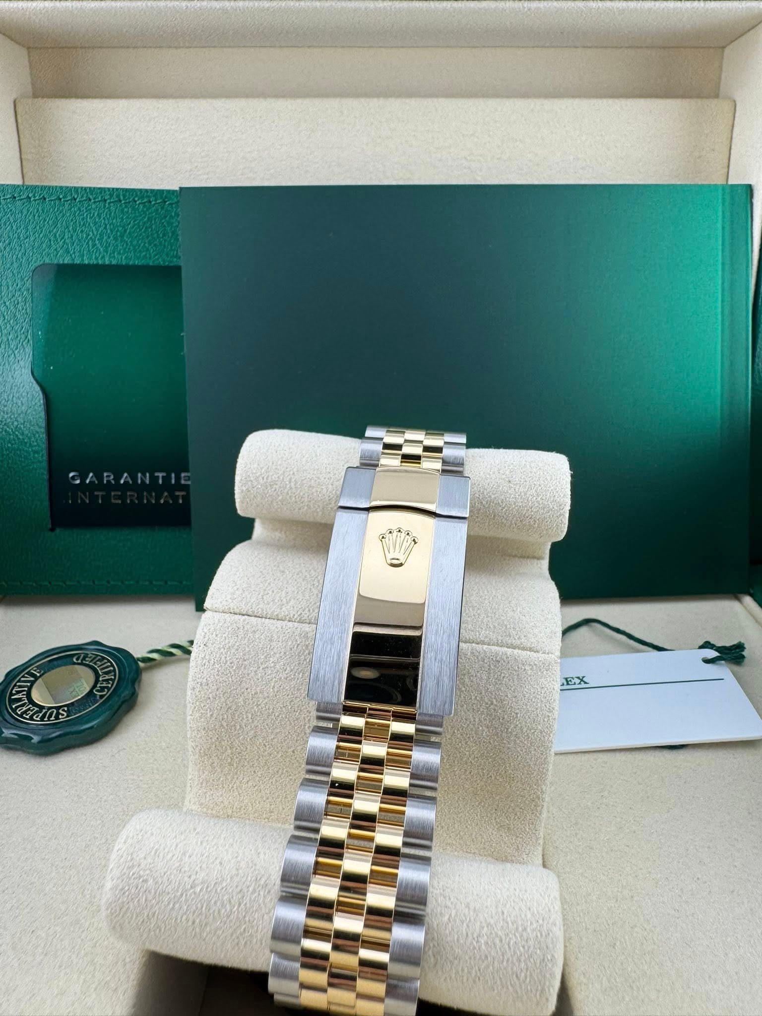 May be an image of wrist watch and text that says 'EX'